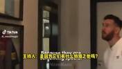 主持问梅西为啥分开摆放球衣，梅西：两大挚爱，巴塞罗那和阿根廷