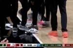 小插曲！雄鹿老鹰比赛场边饮料洒了 多名工作人员一起出动擦地